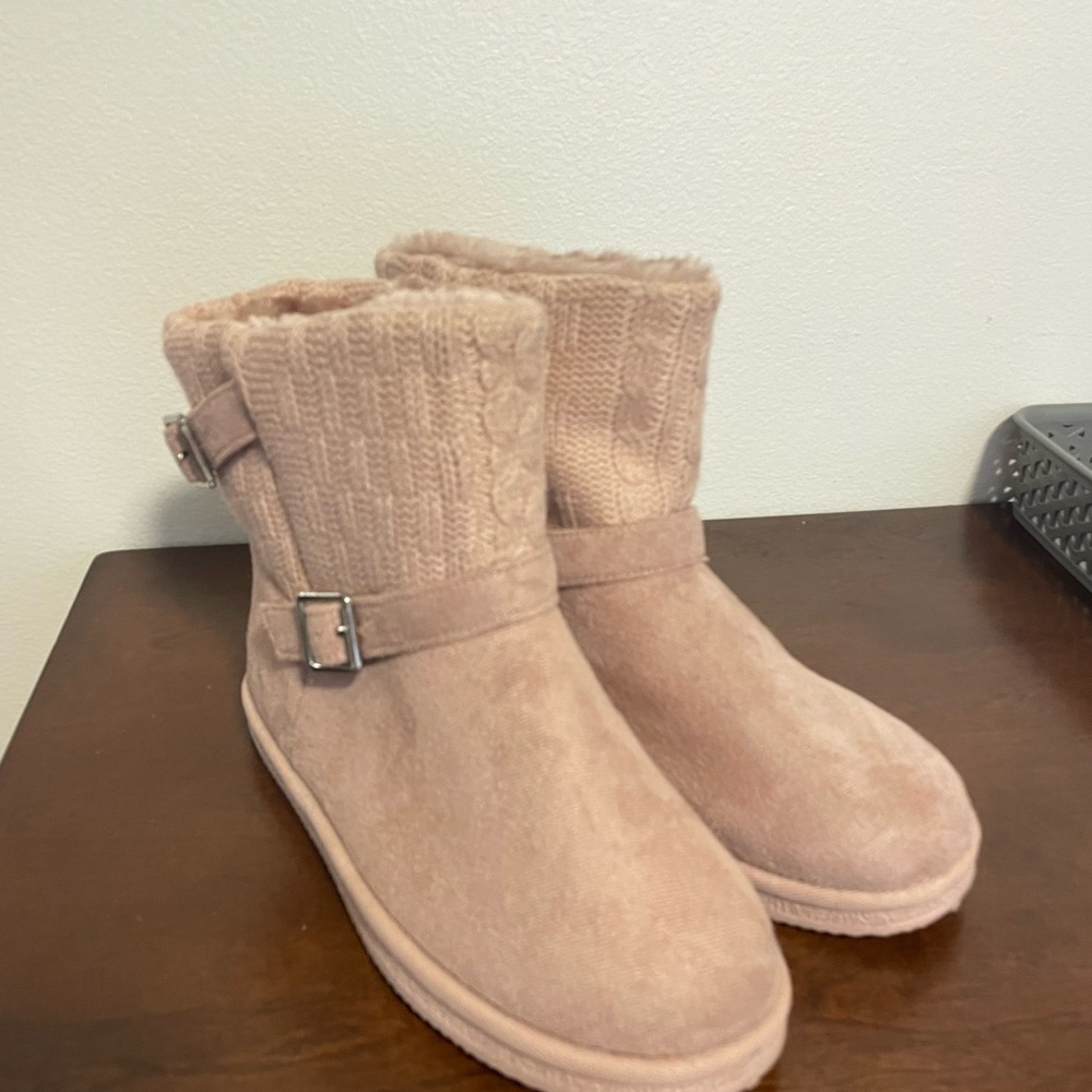 JustFab warm boots. Pink. Sherpa style. Size 8US.